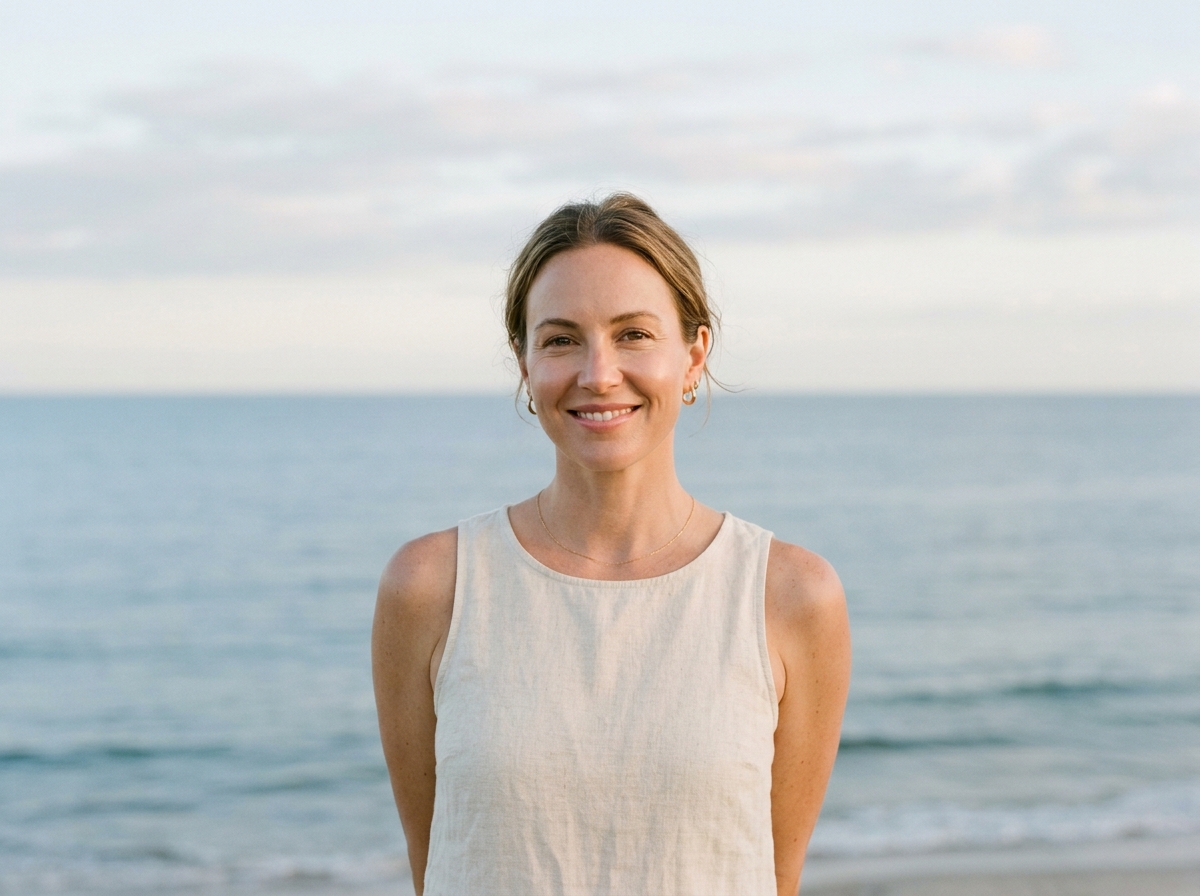 Cliente sereine et souriante